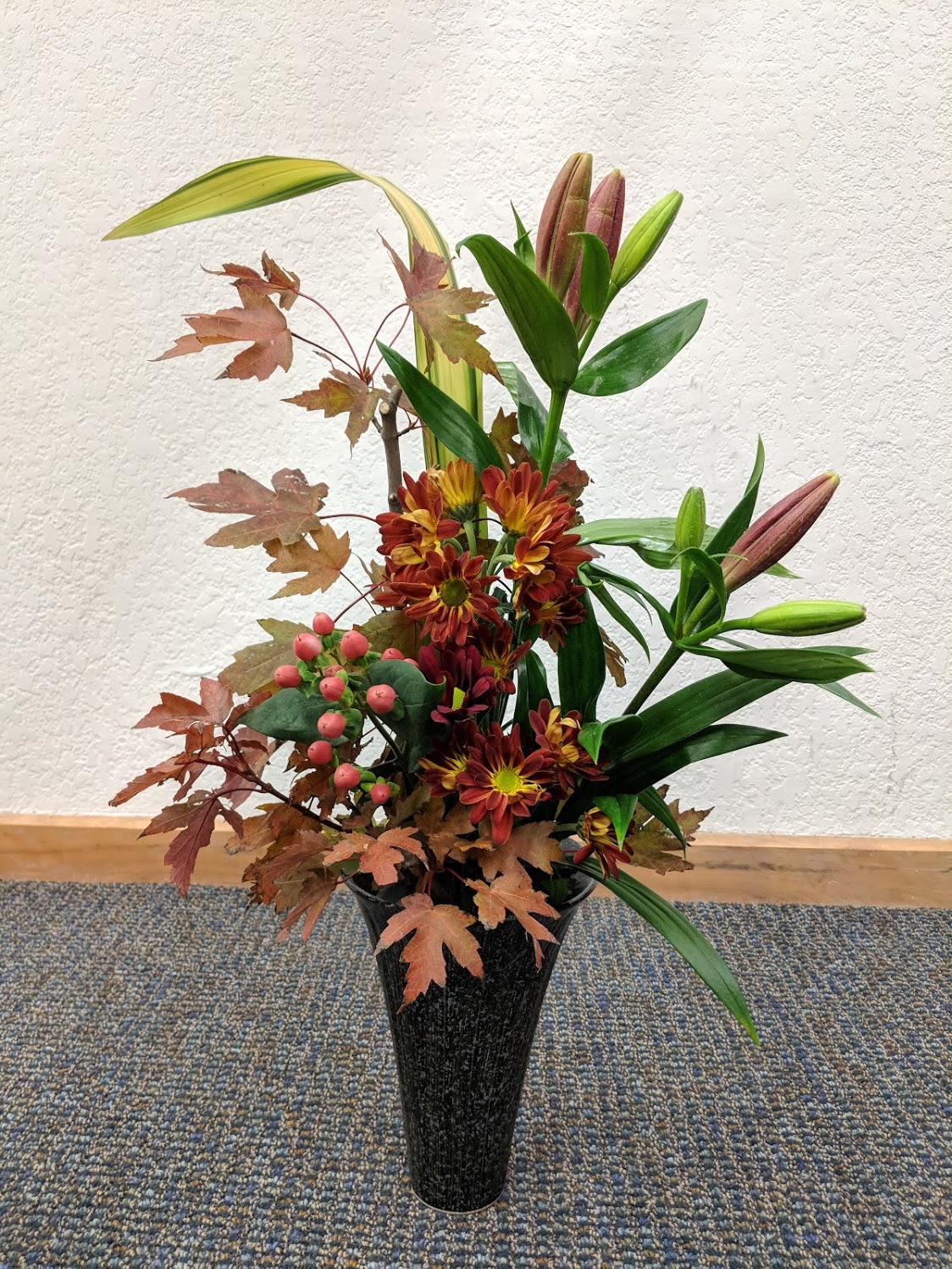 More autumn ikebana.